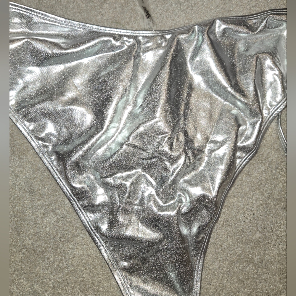 Silver Bikini Set🍒 - Picture 7 of 11